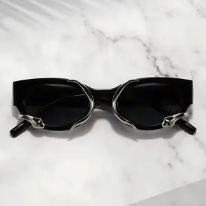 Unisex Retro Black Rectangle Sunglasses with Silver Horn Metal Accents 141mm UV400 Protection PC Frame Fashionable Streetwear Style