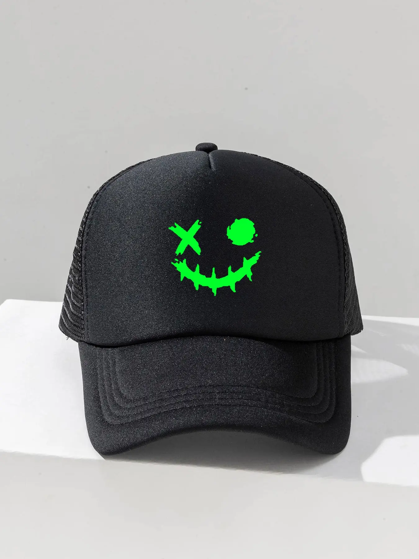 Fashion Sponge Cap with Smiling Face Design, Unisex Fitted Baseball Hat for All Seasons, Perfect Novelty Gift for Men & Women, Graphic Trucker Hat, Funny Hat