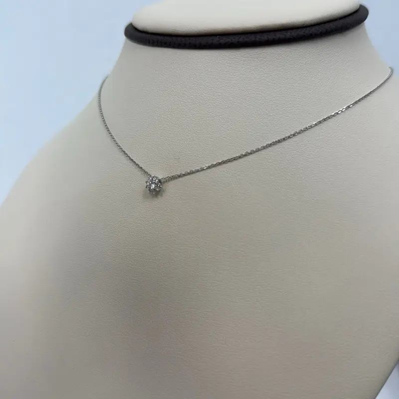 Cadena  blanca con diamantico