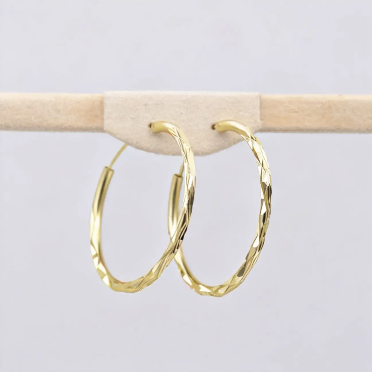 Luxury Gold-Tone Earrings for Women, Classic Geometric Metal Hoop Earrings, Versatile Jewelry, Gift-Ready Pick, Circular Hoop Earrings