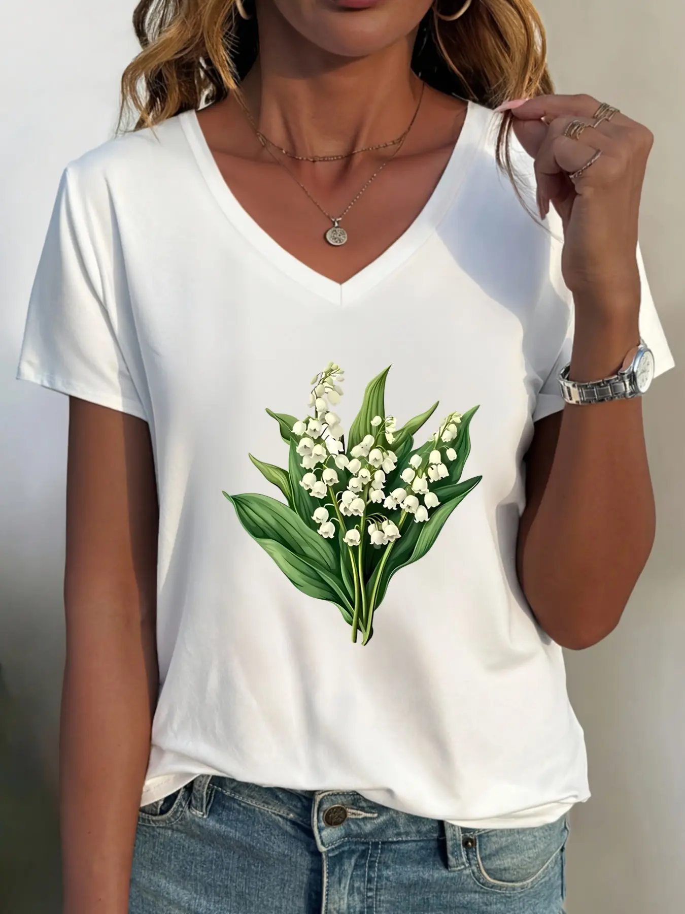 Women's Fashion Casual T-Shirt, Lily Flower Print, Spring Summer Top, V Neck Short Sleeve, Ladies Clothing