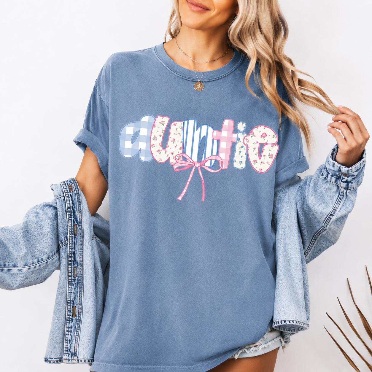 Comfort Colors Auntie Shirt, New Aunt Gift, Aunt Tshirt, Coquette Bow Auntie Shirt, Gift for Aunt Tee, Pregnancy Announcement For Aunt