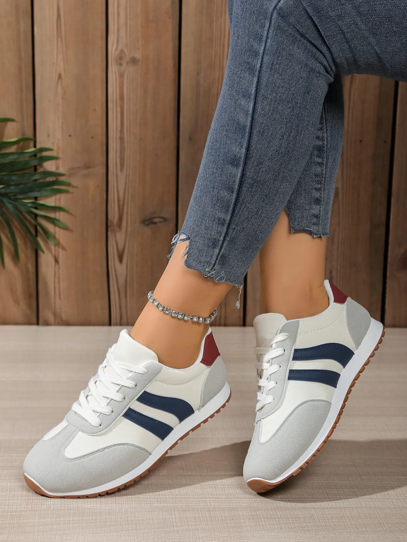 Women's new fashion casual lace-up sneakers, Sporty Running Fashion, four-season outdoor walking shoes, height-increasing comfortable casual shoes, suitable for everyday casual wear and commuting, a must-have for gifts
