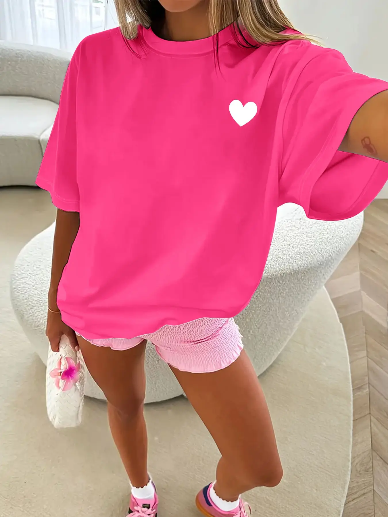 Unisex Pink Heart Graphic Crew Neck Short-sleeve Tee, Women's Loose-fit Casual Fashion Top for Spring & Summer, Soft Comfortable Fabric, Versatile for Daily Looks, Travel, Vacations, Streetwear & Campus Styles, Casual Trendy Tee, Womenswear