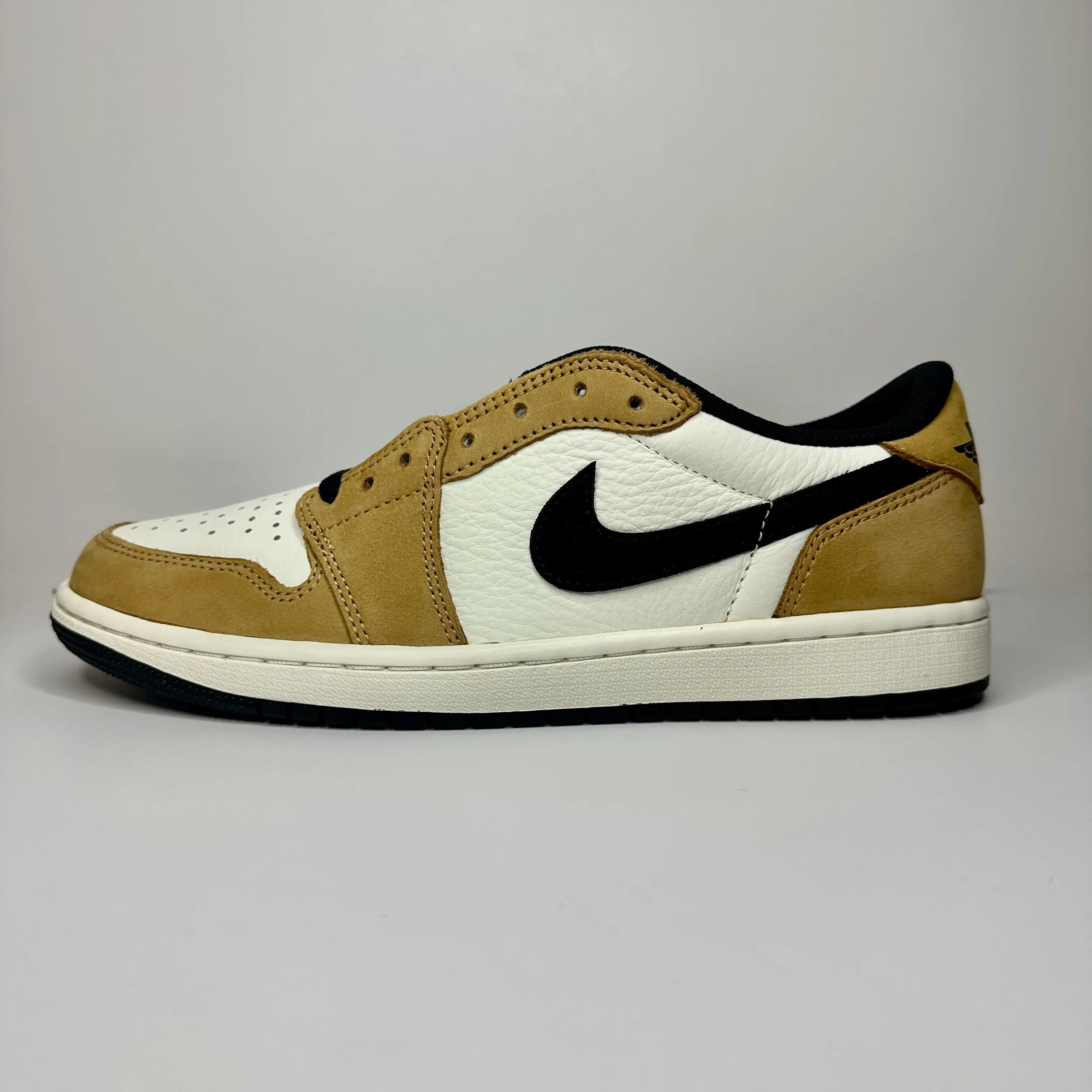 Pre-Owned Nike Air Jordan 1 Low OG Rookie of the Year Leather Sneakers, Comfortable Fit, Durable Construction, Style Code CZ0790-107