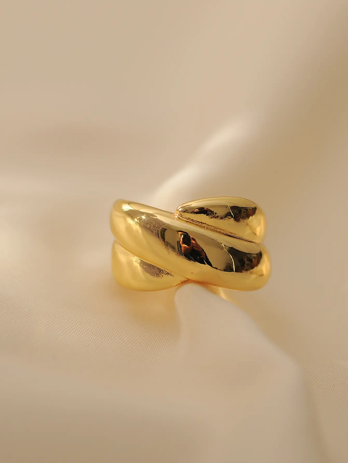 Luxury Gold Chunky Crossover Ring – Modern Statement Band for Work, Parties & Special Occasions Rhinestone Decor Ring Stackable Rings Trendy Jewellery Accessories