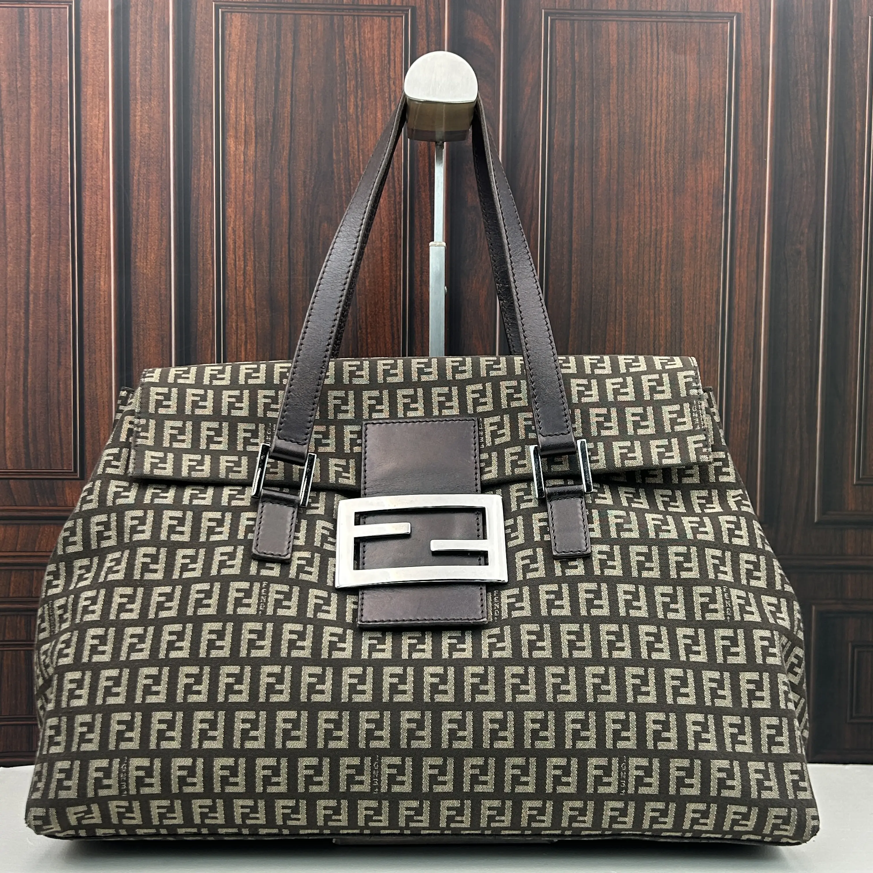 Pre-owned FENDI Zucca FF‑Monogram Large Silver‑Clasp Tote Top‑Handle Bag 888