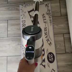 Product Review of Dezkly Cordless Vacuum Cleaner, 300W 23KPa Lightweight Stick Vacuum with 48mins Runtime Battery, 3 Suction, LED Display, Powerful Vacuum Cleaner with Sofa Brush for Hard Floor/Carpet/Pet Hair/Car from D**️