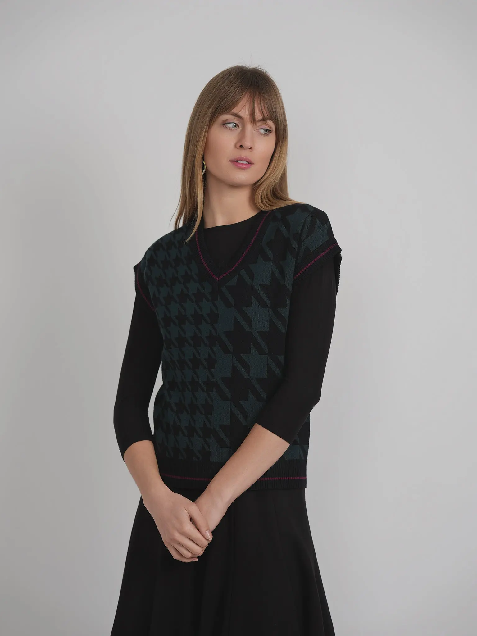 Houndstooth Contrast Knit Vest