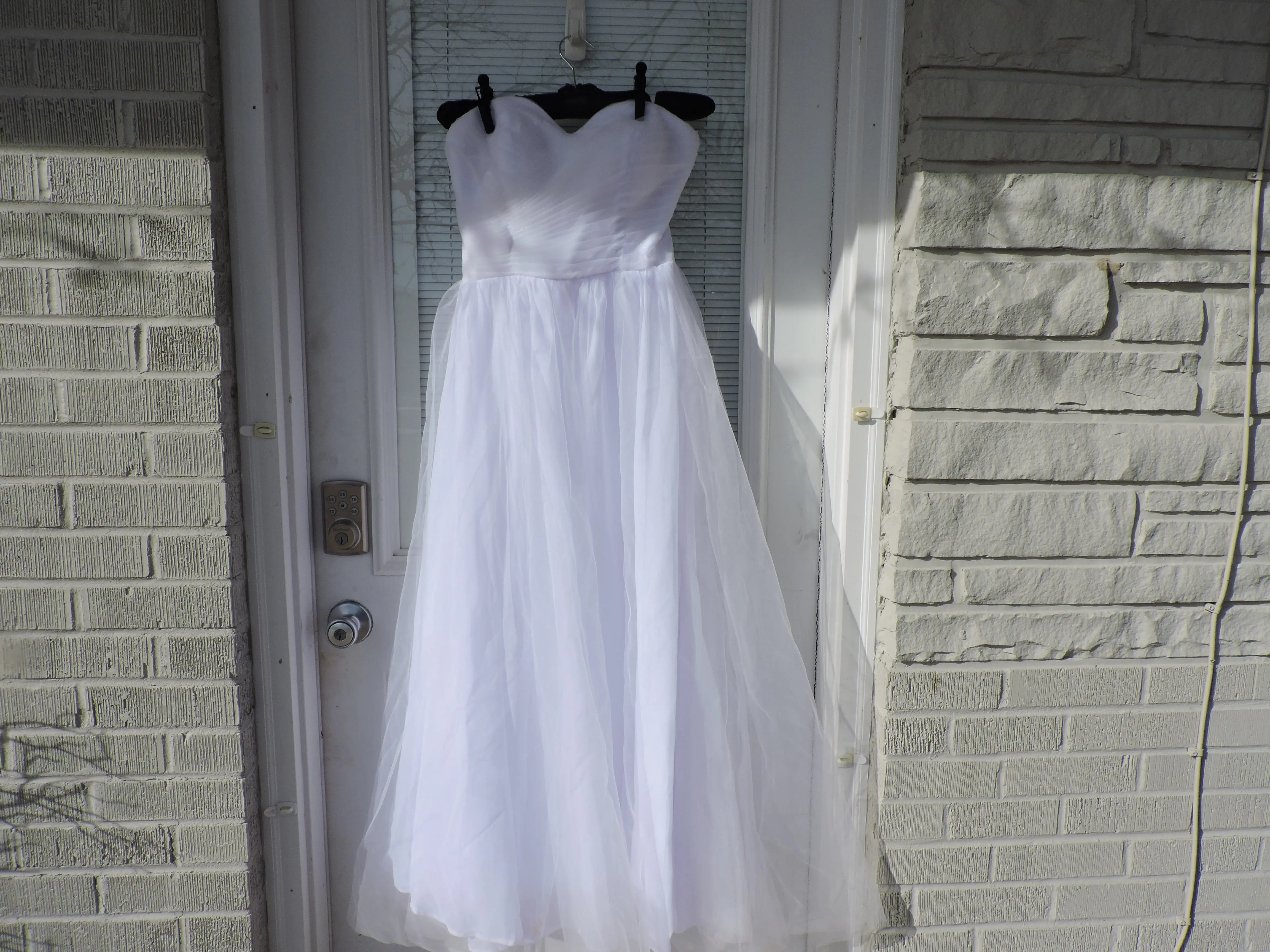 White Wedding Gown - Elegant A-Line Design with Tulle Skirt for Special Occasions Perfect for Weddings and Elegance