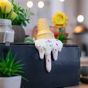 Melting Ice Cream Resin Statue, Decorative Home and Office Ornament, Realistic Imitation Ice Cream for Bedroom and Garden Decor