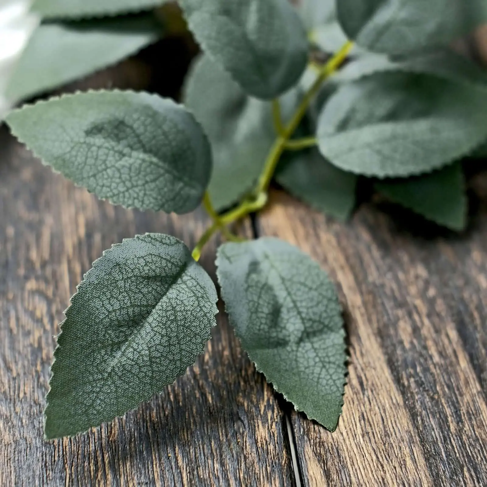 100-Pack Frosted Green Bulk Pack Fake Rose Leaves, DIY Friendly Artificial Greenery Decor Ornaments for DIY Wreath Garlands, Fake Leaves