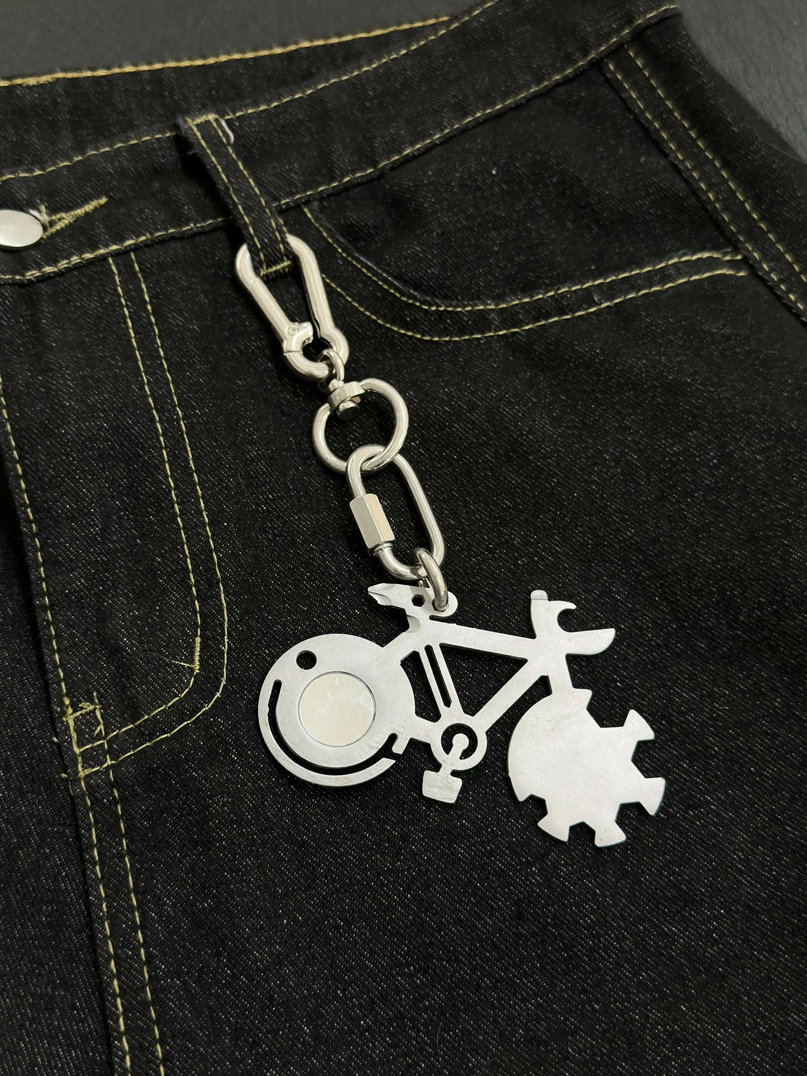 Multifunctional Bicycle Keychain Waist Strap, Creative Unique Accessory, Unisex Couple Style, Fashionable and Practical