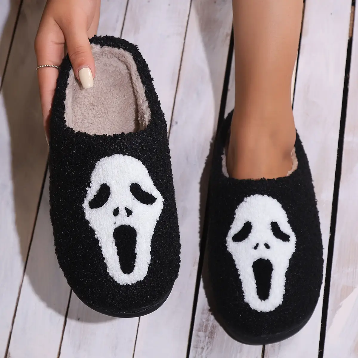 Winter Indoor Warm Women Cotton Shoes Couples Bedroom Slipper Man Non-Slip Soft Bottom Slippers Unisex Home Slippers Pumpkin Skull Printed Slippers