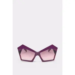 ON TREND SUNGLASSES