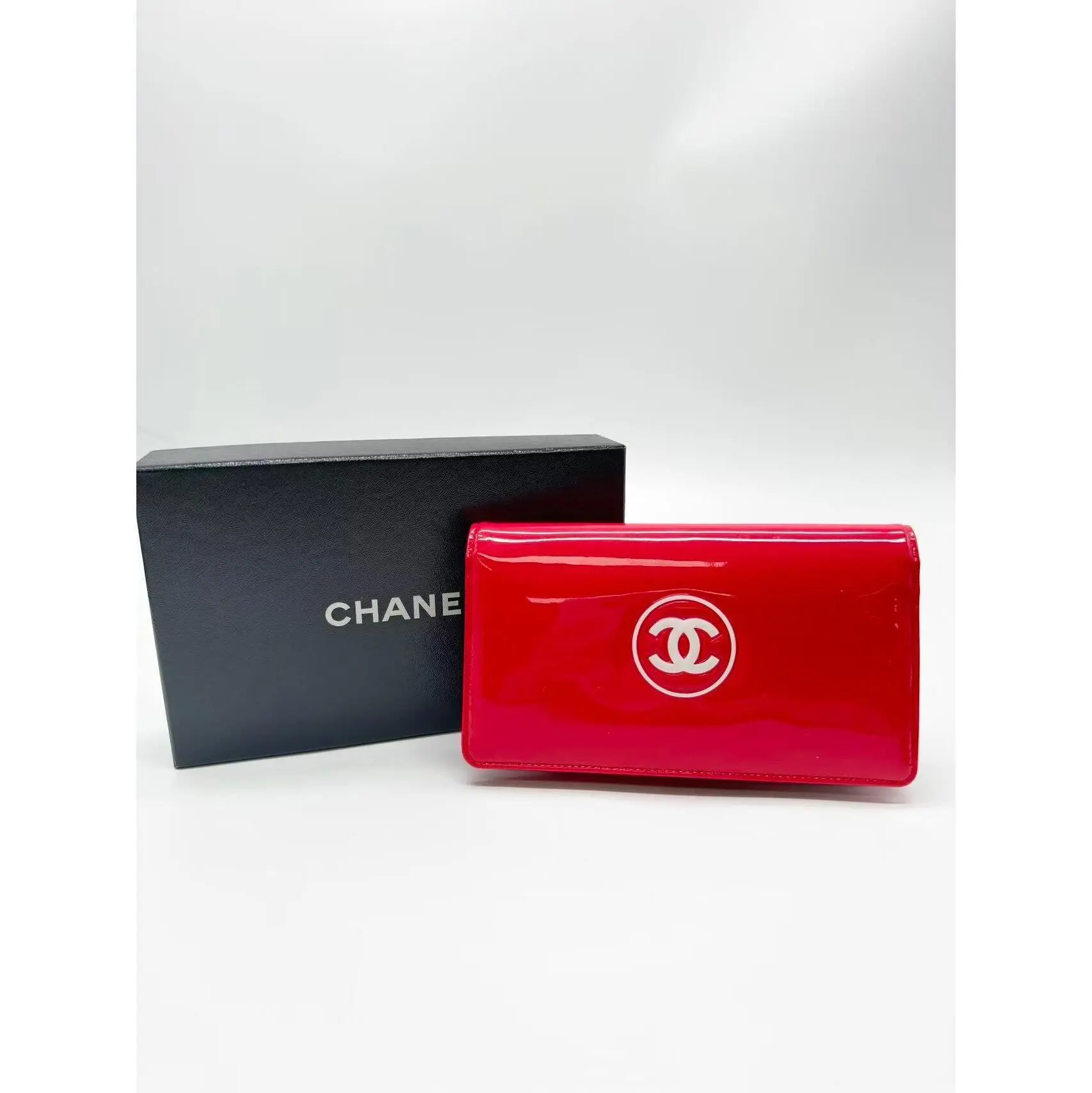 Pre-owned CHANEL patent Small Leather Goods Makeup Line Bifold Long Wallet Twins W22479
