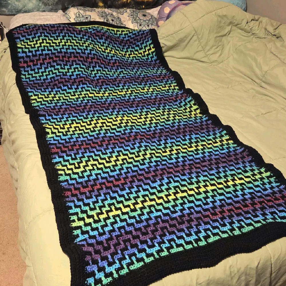 Handmade Mosaic Blanket - Vibrant Zigzag Pattern, Soft & Cozy, Perfect for Home Decor