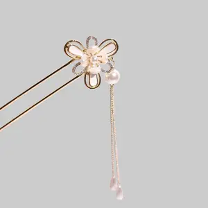 BLING EMPIRE Pearl Whisper Kanzashi Hairpin, Elegant Flower Shape Design with Crystal Accents for a Formal Look