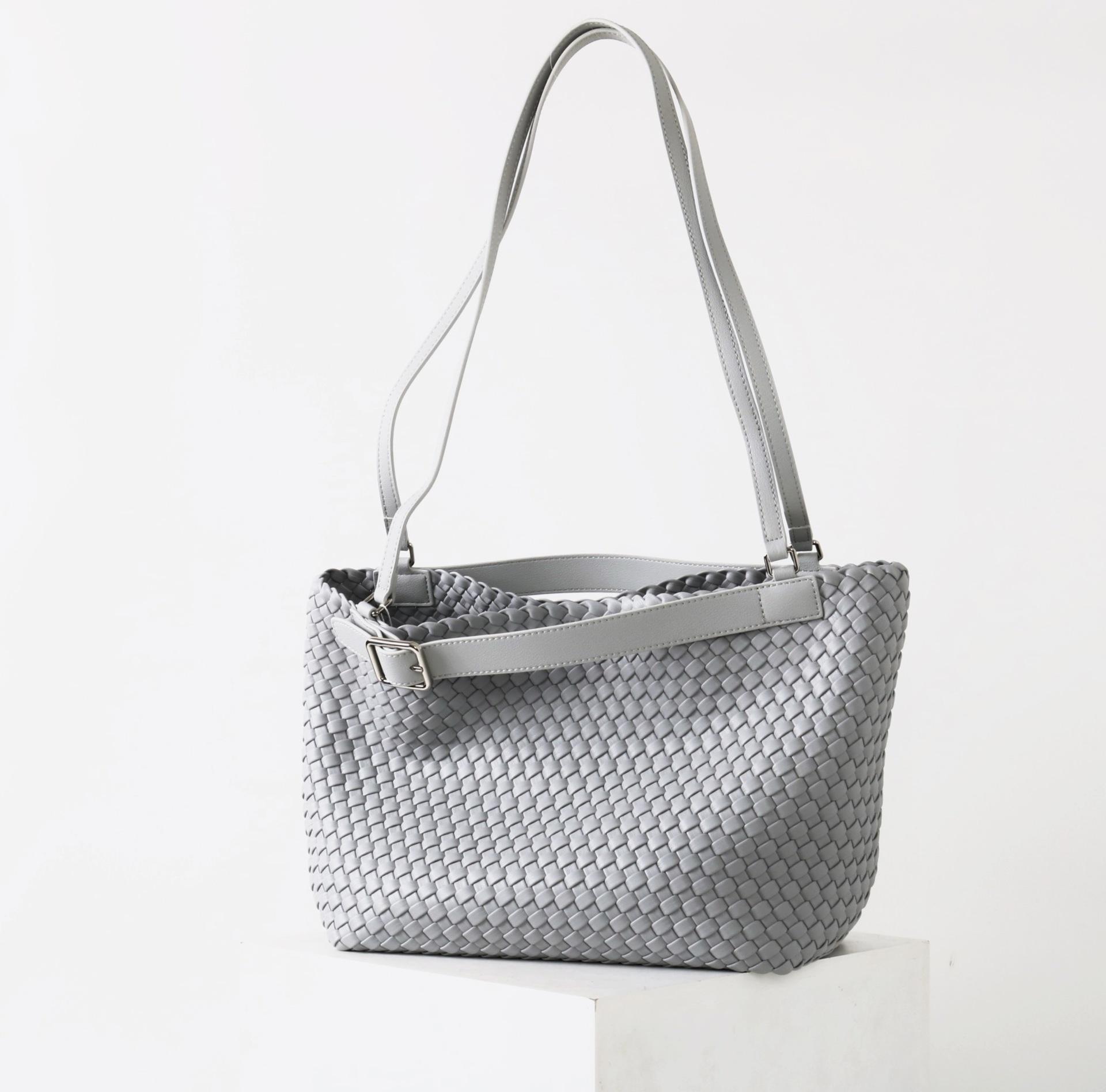Elegant Woven Leather Shoulder Bag for Women Large Capacity Tote Stylish Durable Design Perfect for Everyday Use