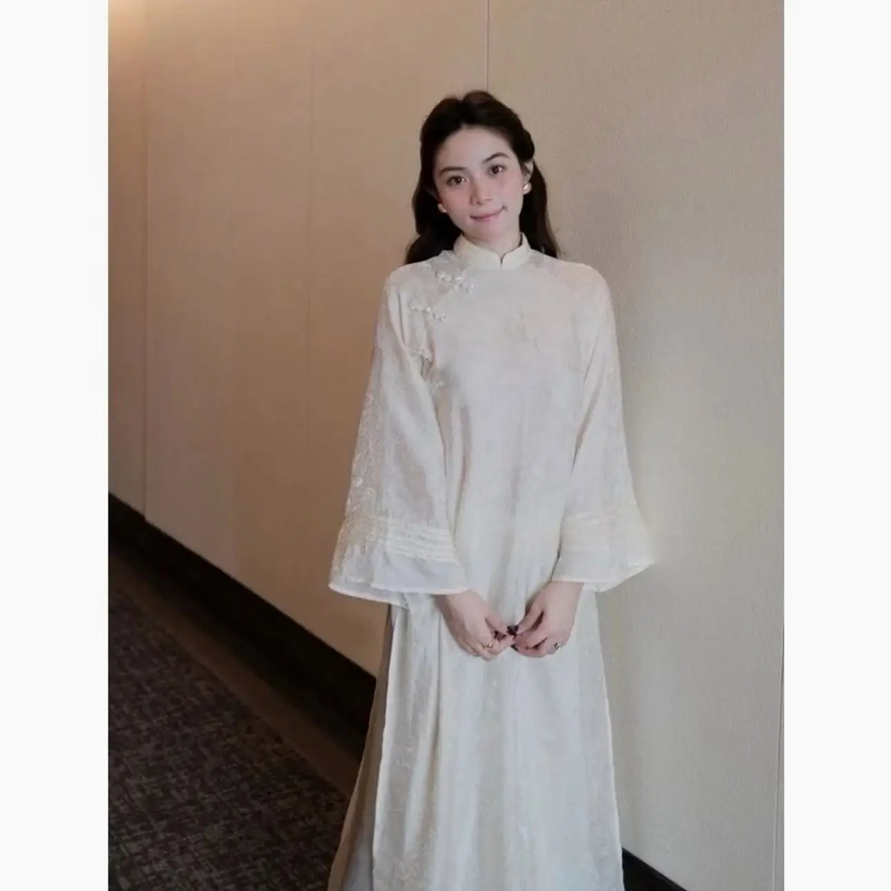 Elegant White Brocade Ao Dai – Traditional Vietnamese Vintage Long Tunic