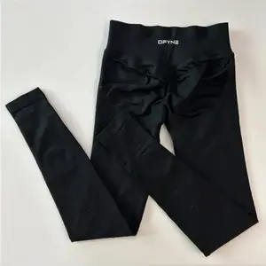 Dfyne Women's Seamless Scrunch Bum Leggings Black High Waist Compression & Stretchy Yoga Gym Fitness Pants for Flexibility Comfort