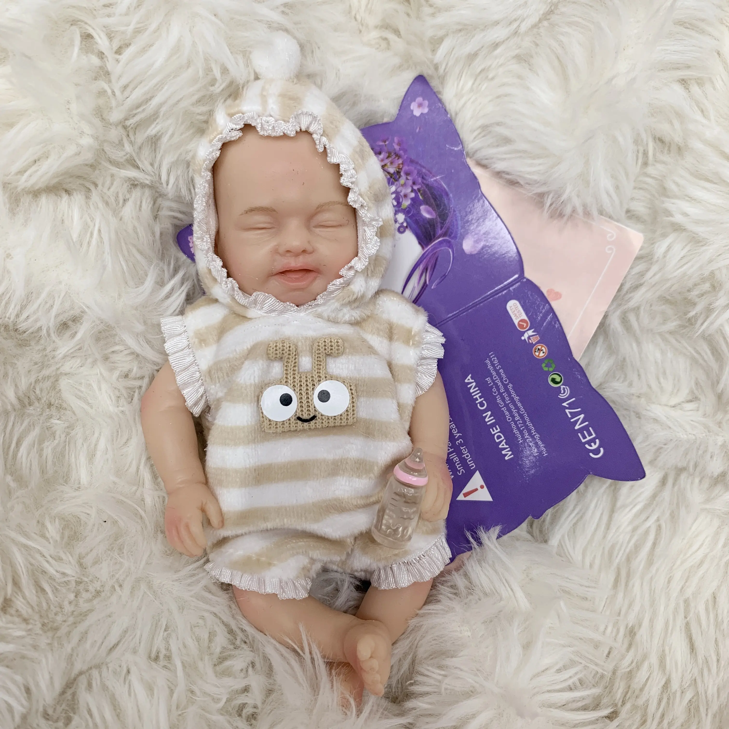 6-inch Mini Reborn Doll Full Body Soft Silicone Lifelike Newborn Girl Doll Perfect Christmas Gift for Collectors Holidays Birthdays Halloween Suitable for Children Over 3 Years Old