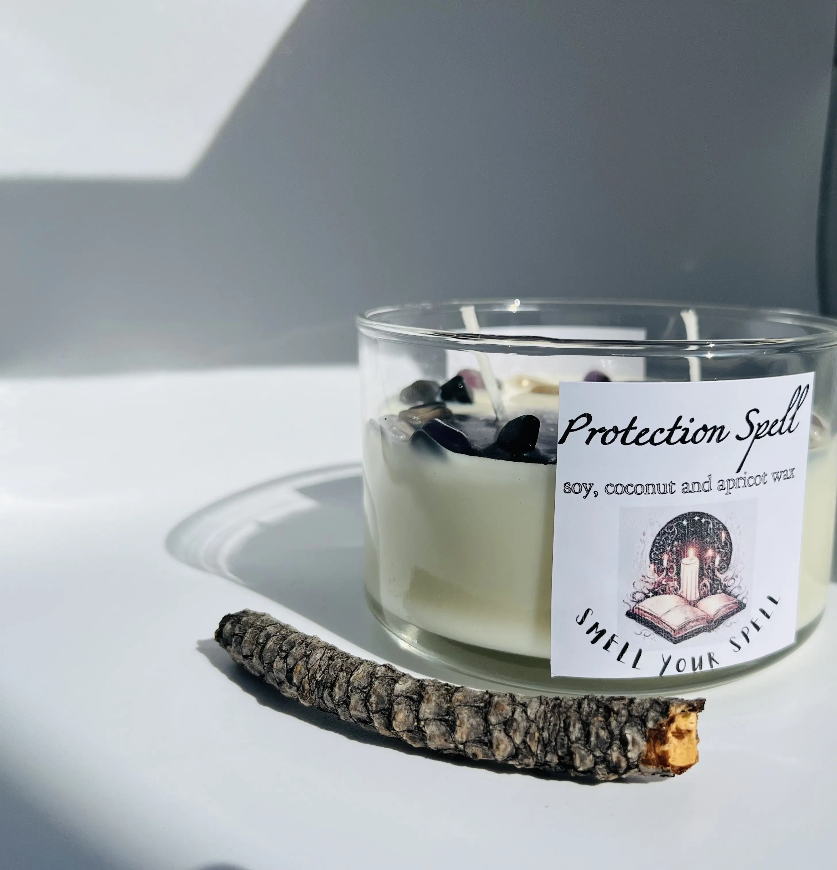Protection Spell Candle, 14 oz glass container, 40 hr burn time, Sandlewood & Clove scent, bay leaf, Crystals Included in candle, Decor
