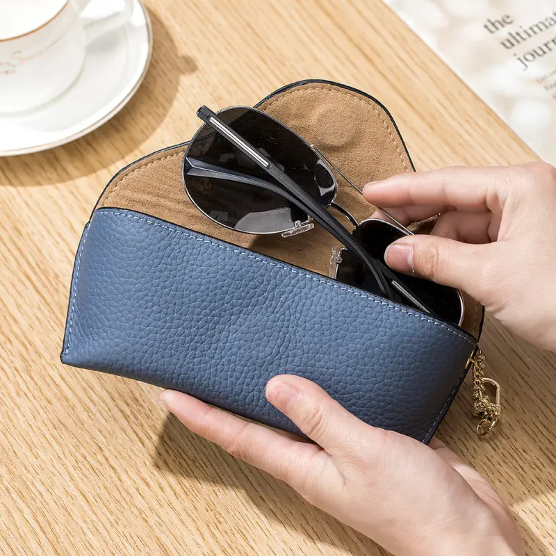 Genuine Leather Glasses Case with Hook, Portable Travel Sunglasses Box, Sunglasses Storage Bag, Artistic Sunglasses Case, Keychain Storage Box and Locker, Suitable for Men and Women