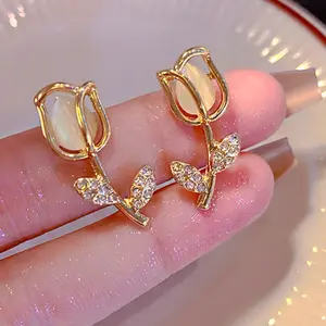 Set of 2 simple fashion tulip shaped earrings, suitable for holiday, party, dating, gift, daily wear, Valentine's Day