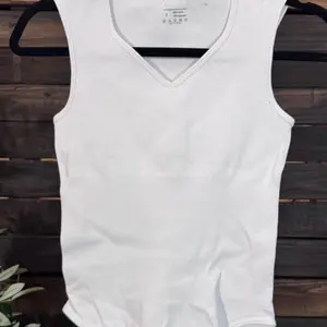 OQQ V-Neckline Bodysuit
