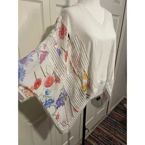POL White and Floral V Neck Top