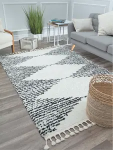 212 MAIN CosmoLiving RA28193 5x7 ft. Moon MS30A Heath White Tribal Moroccan Area Rug, Bold Print Diamond Motif, Soft Touch, Indoor Use Living Room Decor