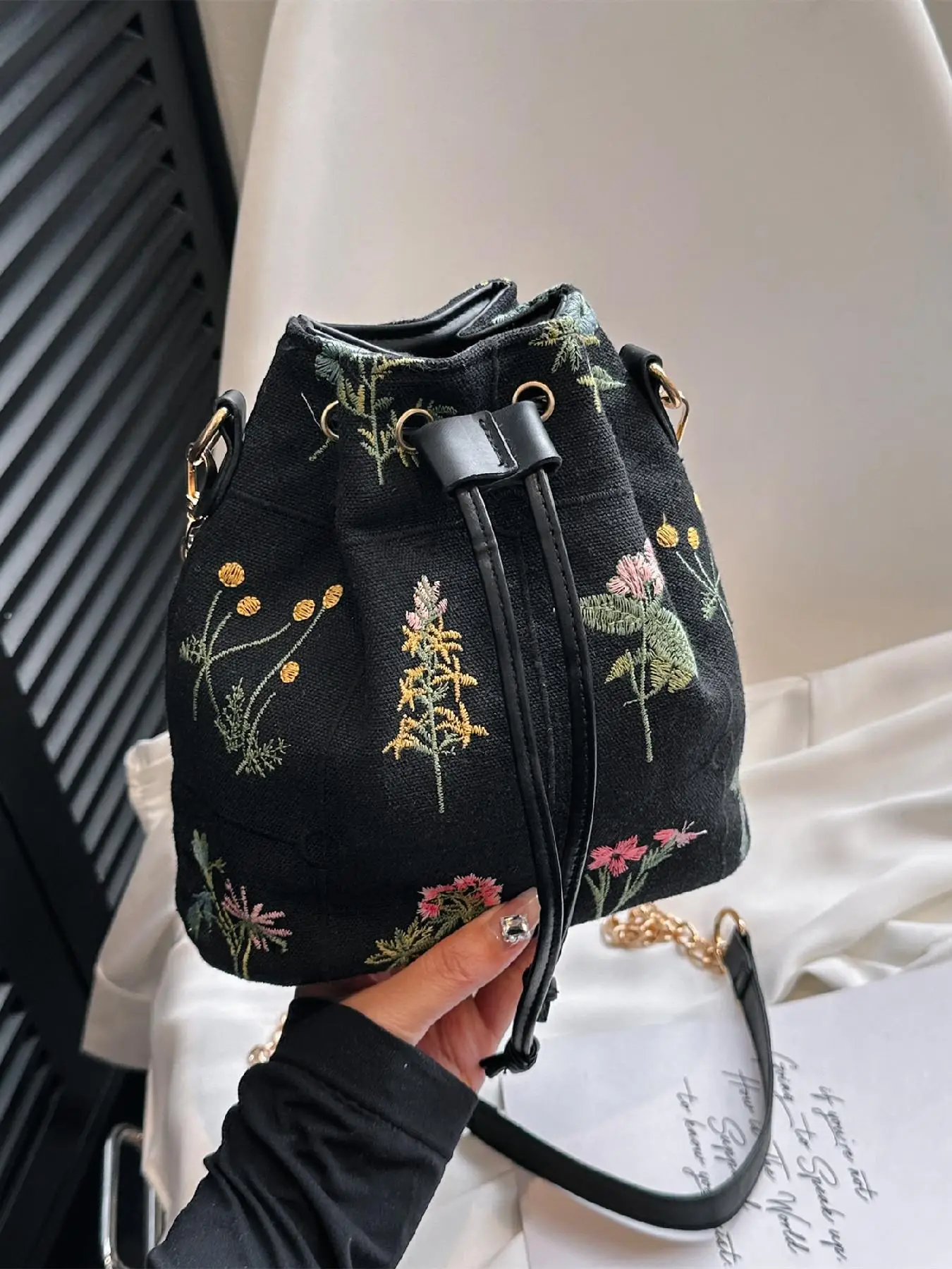 Women's Floral Embroidered Crossbody Bag, Vintage Mini Drawstring Flower Pattern Shoulder Bag, Casual Trendy Versatile High-quality Daily Commuting Ba