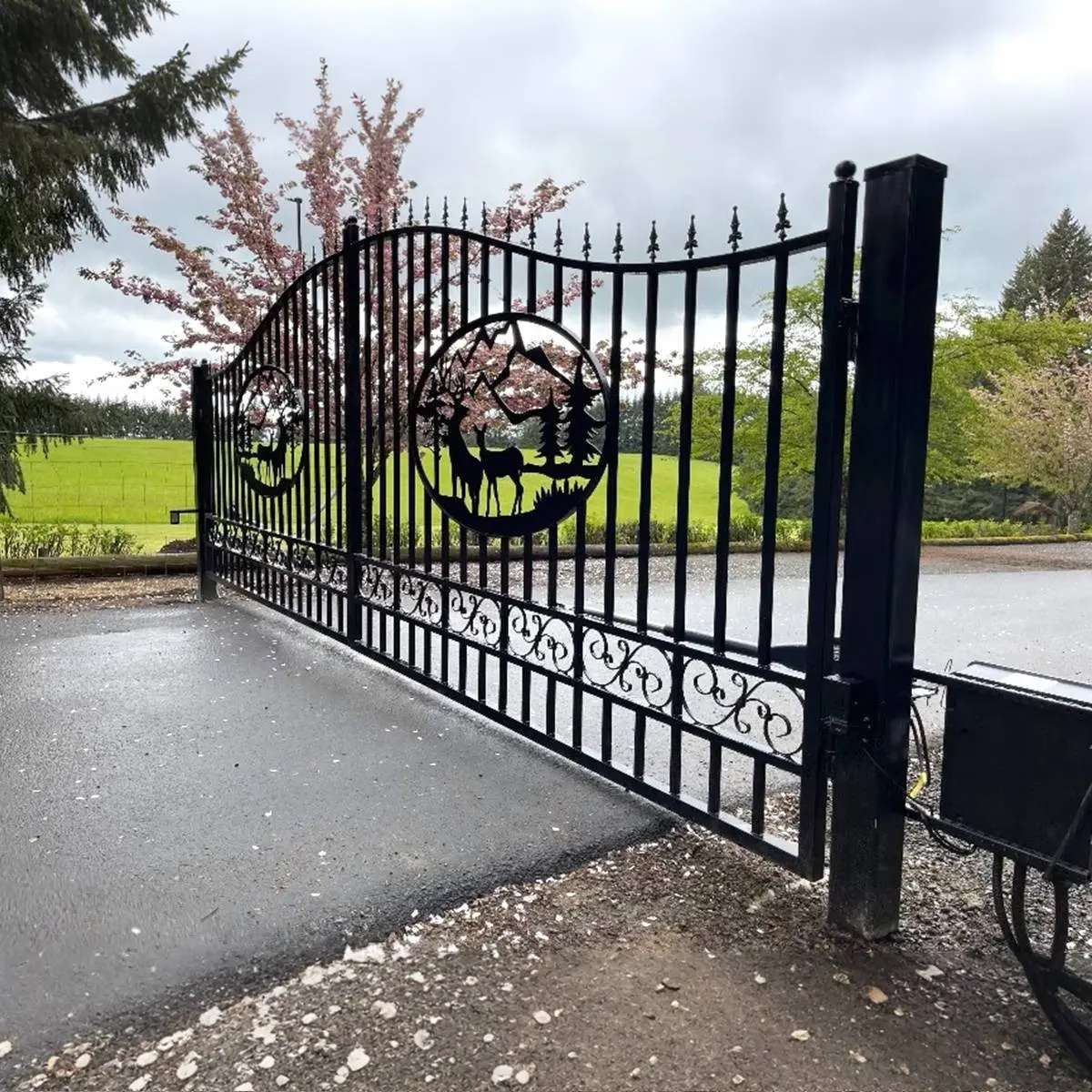 20ft W Dual Swing Driveway Steel Gate- Deer Style