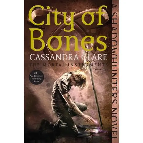 City of Bones -- Cassandra Clare - Paperback