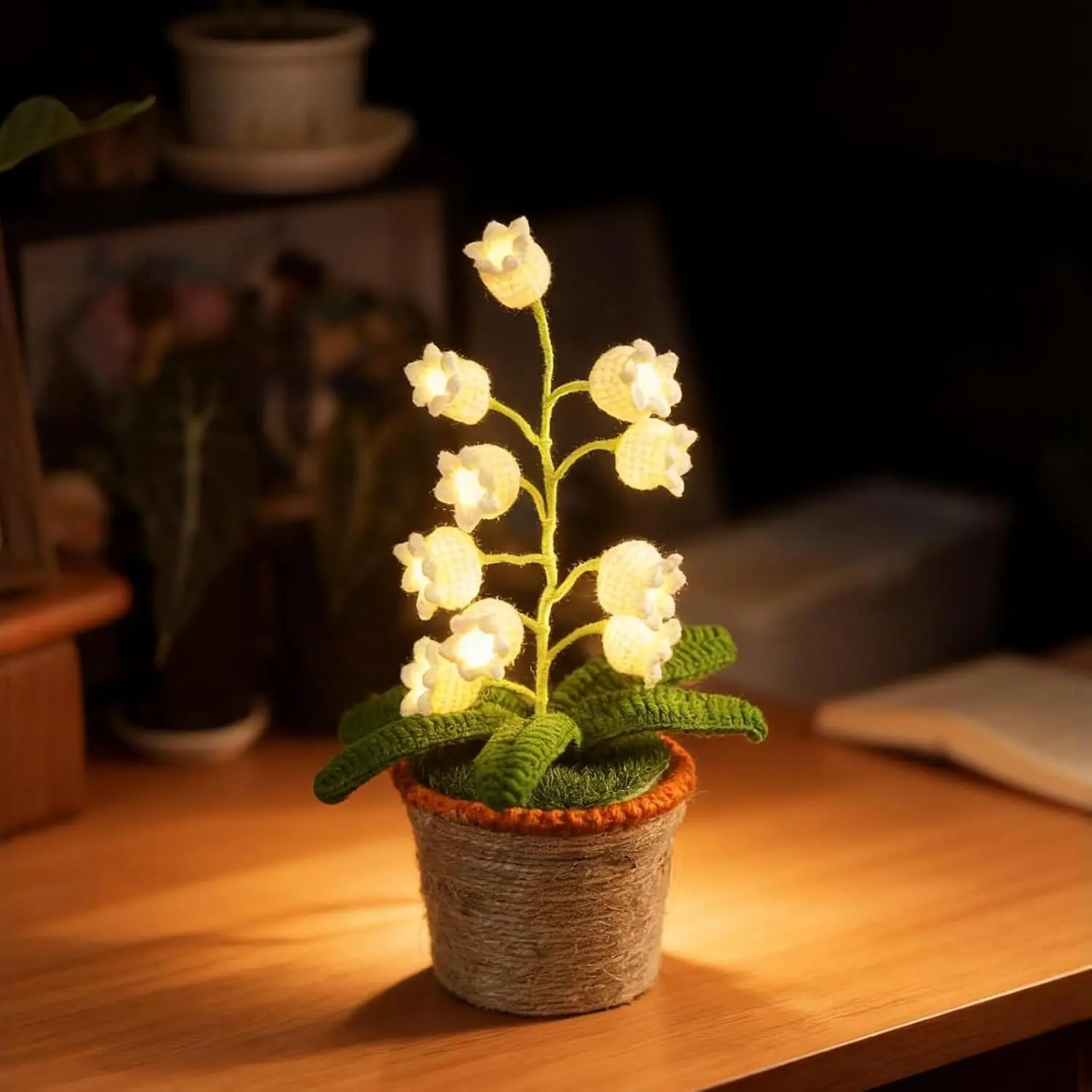 Crochet Lily of The Valley Artificial Flower Lamp - AA Battery-Powered Cordless Soft Lighting Night Light, Aesthetic Room Decor, Cozy Illumination Ambient Glow for Shelves, Calming and Cozy Atmosphere Home Accent, Mother's/Friends' Birthday Gift, Batterie