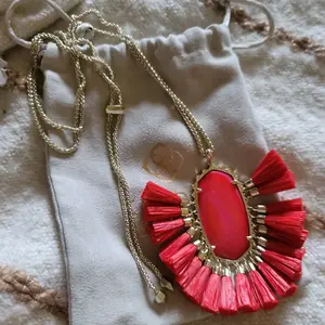 Kendra Scott pendant necklace with adjustable chain.