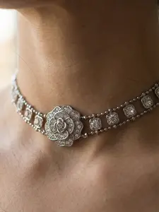 A double layered silver chain inlaid with square diamond camellia pendant necklace, creating an elegant and luxurious texture, suitable for various occasions such as dinner parties, light business, and dates.