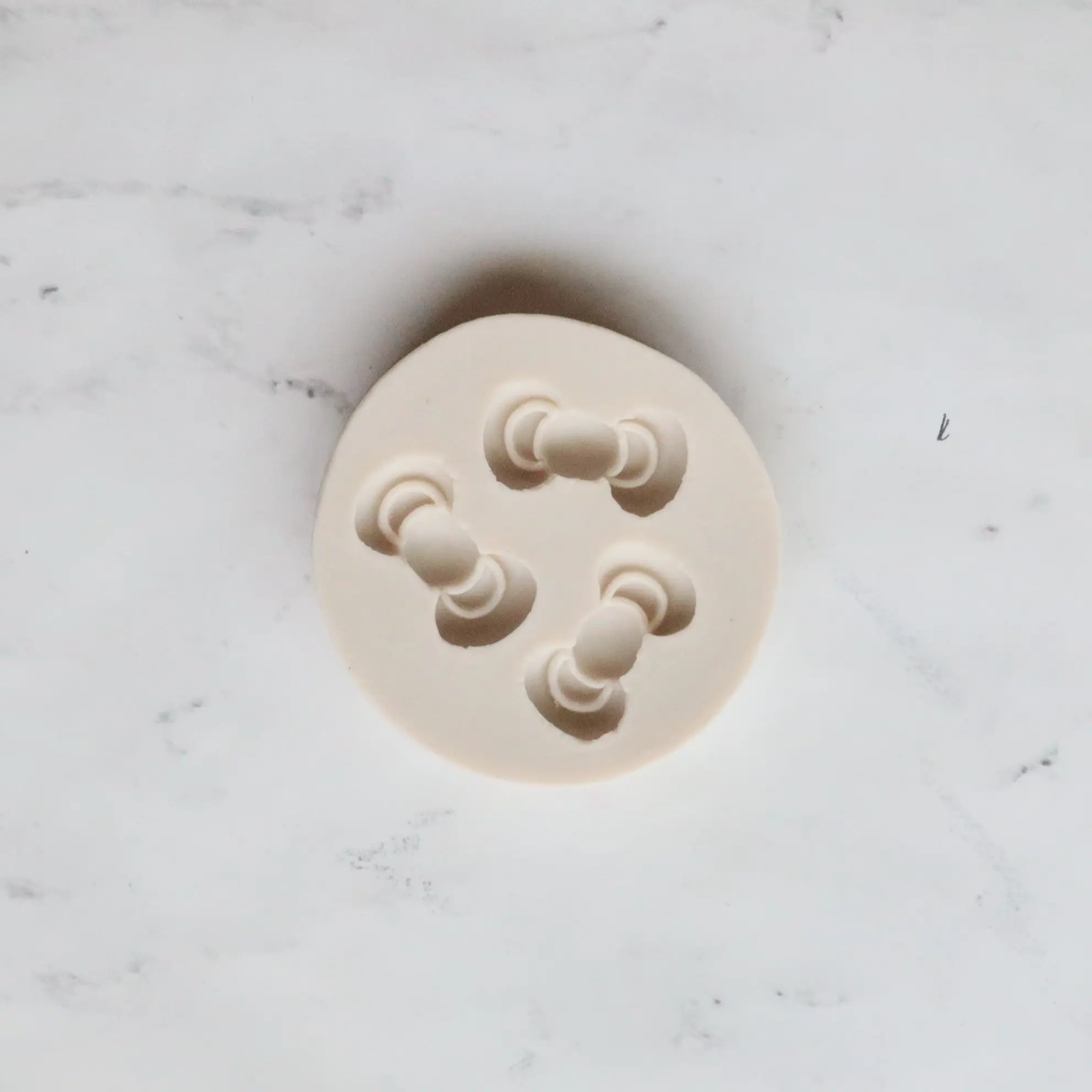 HELLO KITTY BOW TRIO MOLD