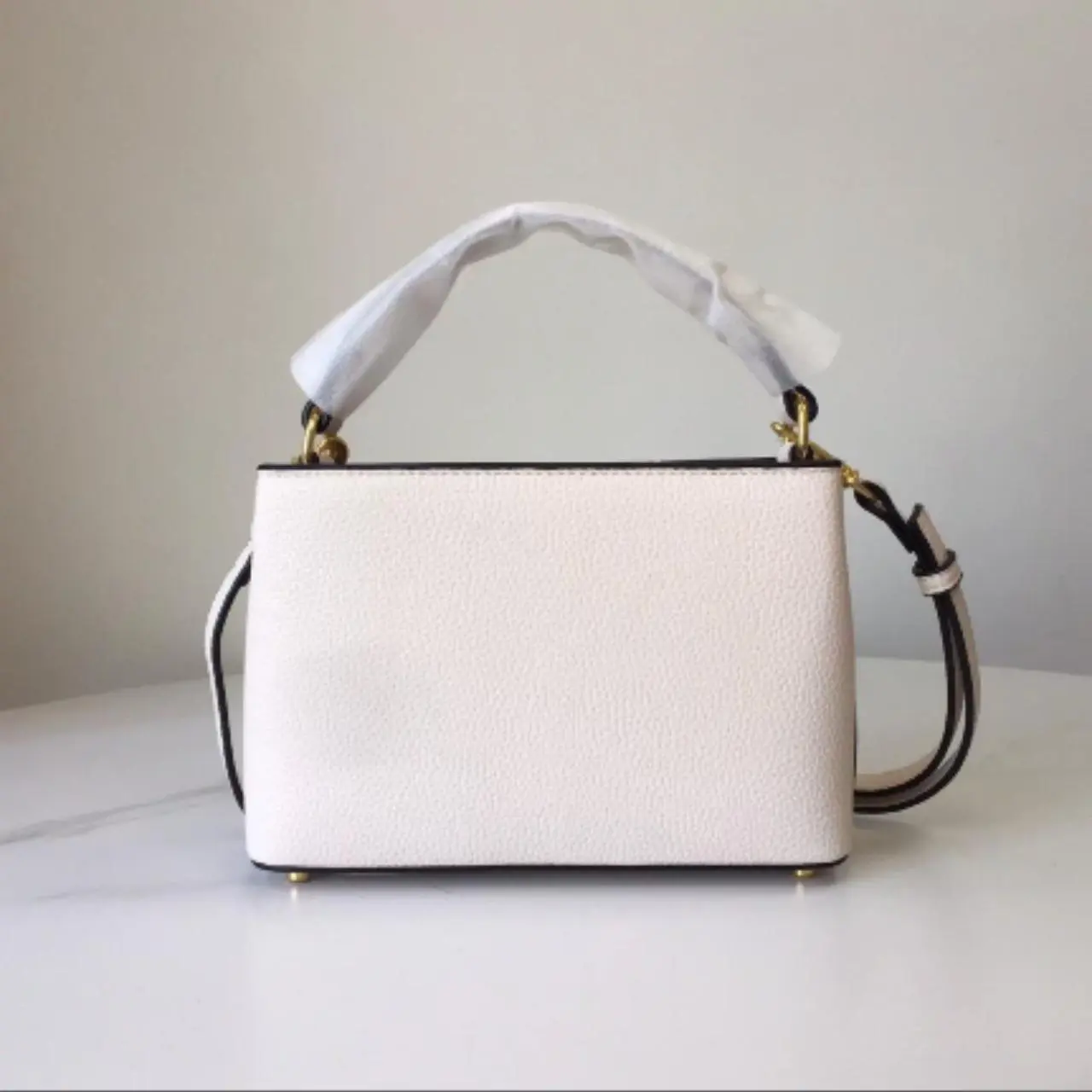 TB britten small Diana bag, authentic, lychee grain cowhide, super good texture, single shoulder crossbody can be removed, the shoulder strap can also be used as a small handbag, a real multi-functional bag, 20*12*7cm. #womenswear #sale #Discount #new