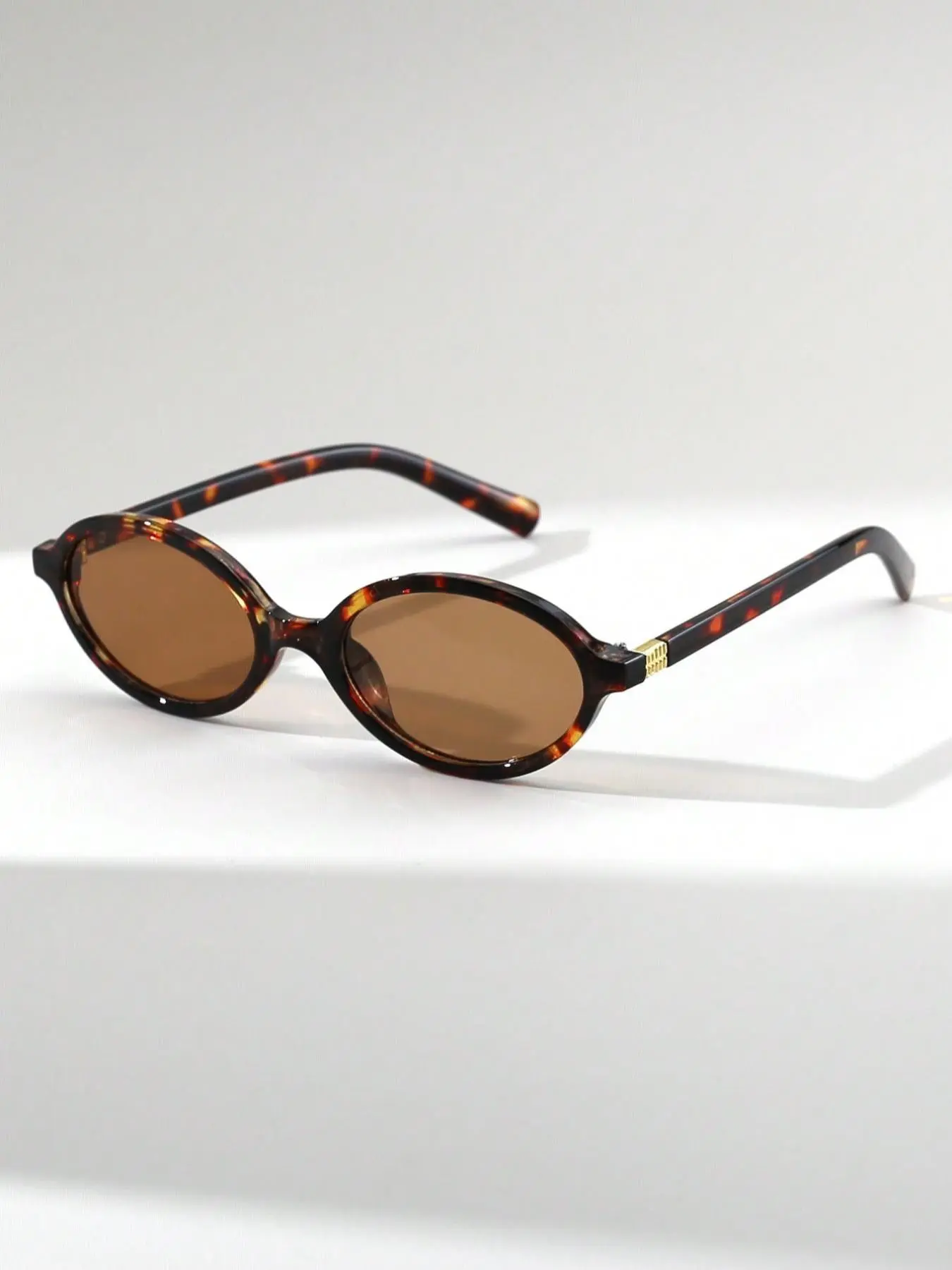 Vintage Oval Fashion Glasses for Daily Use and Outdoor Activities, Casual Stylish Glasses, Stylish Retro Eyewear for Trendsetters, Perfect for Any Occasion