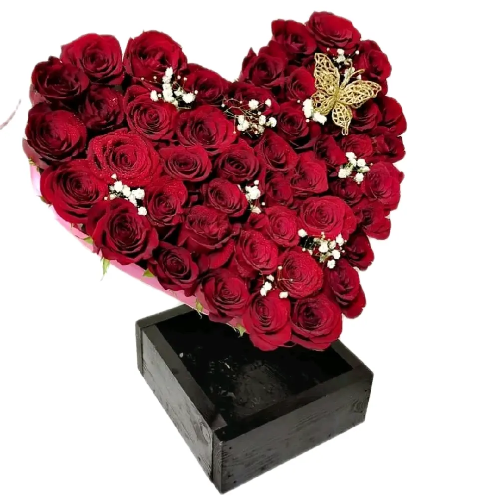 Arreglo Floral - Heart-Shaped Arrangement with Red Roses, Butterfly Accents, and Black Base for Casual Women's Wear - Womenswear