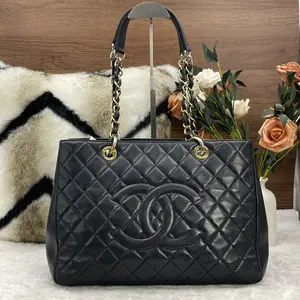 Pre-owned CHANEL GST tote bag in black caviar leather with gold hardware. 866