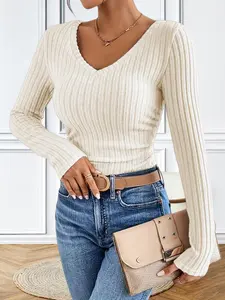 Women's Slim-Fit V-Neck Long Sleeve Top, Casual Fashion Graphic Tee for Fall & Winter, Comfortable Daily Wear Clothing