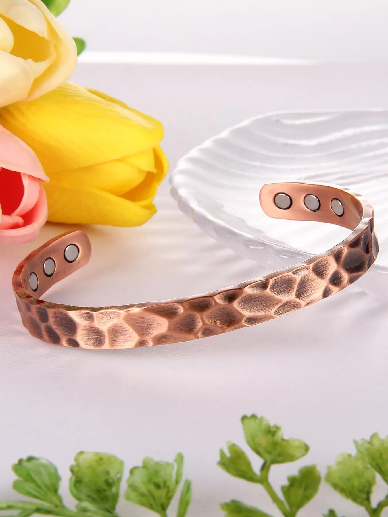 Handcrafted hammered pure copper open bracelet, made of solid red copper, equipped with a magnet, with a retro aged look. The C-shaped opening can be freely adjusted. It's the best gift for elders and friends!