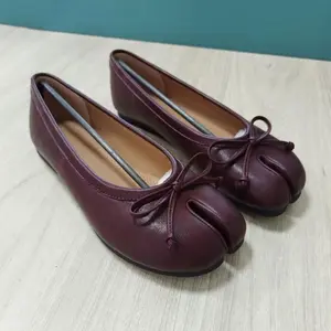 Tabi split-toed shoes pig's foot shoes women's shoes 2026 new women's dance shoes niche pleated flat-soled ballet shoes shallow mouth one pedal single shoes