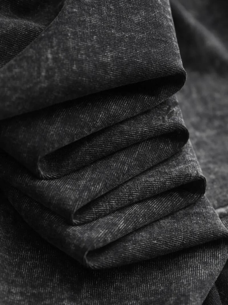 Black Raiders T-Shirt with Scream Ghost Holding Coffee and Peace Sign Graphic, Funny Halloween Horror Tee for Men and Women, Trendy Spooky Casual Streetwear Shirt for Fall Season, Costume Party & Everyday Wear