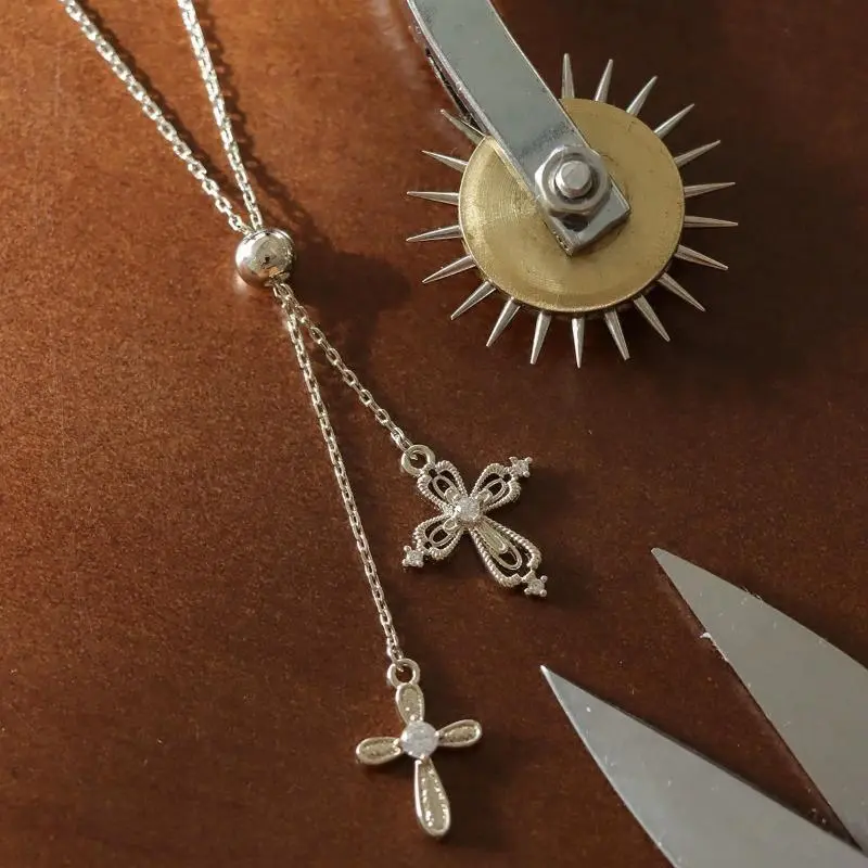 Women's Titanium Gold Lariat Necklace, Adjustable Retro Chain with Lace-Inspired Dual Cross Bling Pendant, Faith-Based Jewelry Gift, Cross Chain Design, Exquisite Jewelry Gift, Crucifix Necklaces, Chain Jewelry Necklaces