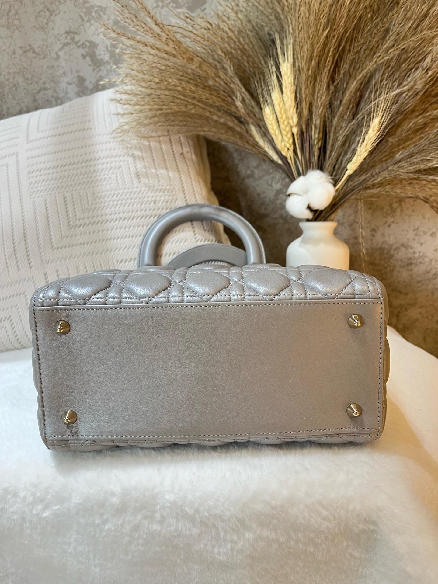 Pre-owned Dior Medium Lady Bag in grey cannage quilted lambskin 1919H0310