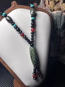 Selected Necklace – Elegant and Easy to Style